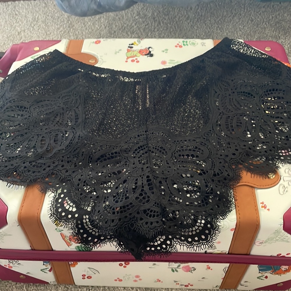 Victorias Secret black and white lace cover up shorts small